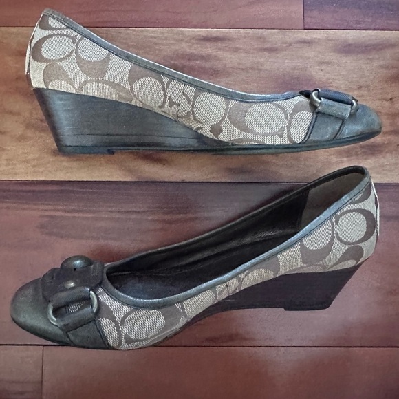 Coach Signature Wedge - Picture 2 of 8
